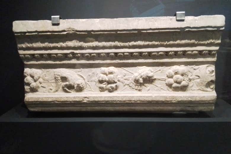 Fragmento de dintel del Alcázar de Madrid