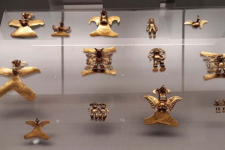 Figuras elaboradas con oro