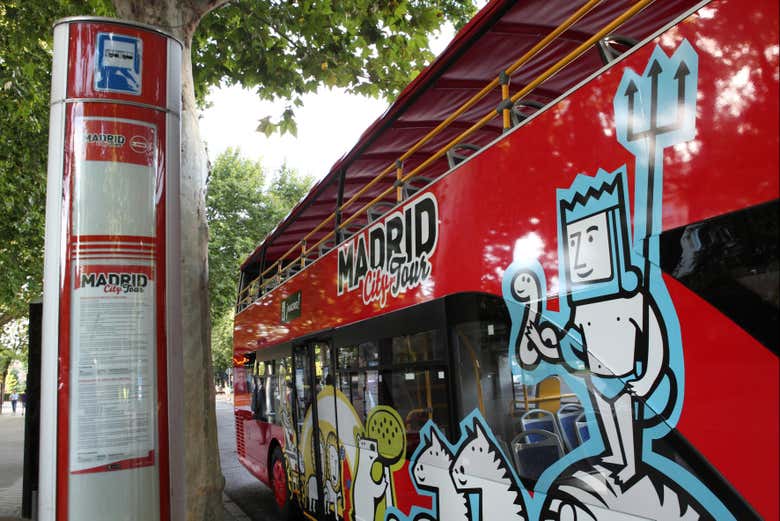 Una de las paradas del autobús turístico de Madrid
