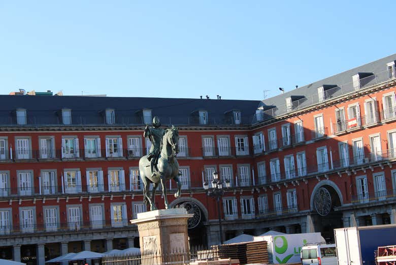 Walk through Plaza Mayor