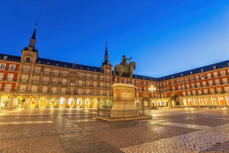 Discover the mysteries of the historic Plaza Mayor
