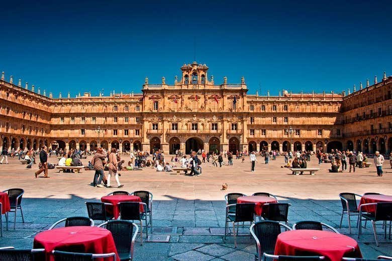 Recorriendo la Plaza Mayor de Salamanca