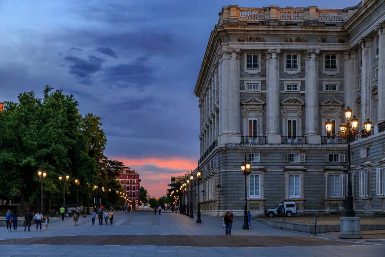 Plaza de Oriente au coucher du soleil