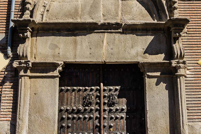 Portone dell'edificio