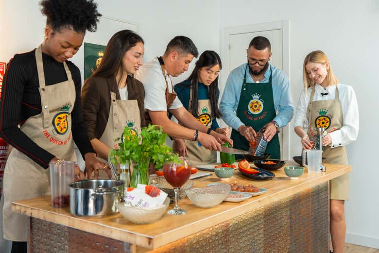 Preparando os ingredientes para a paella