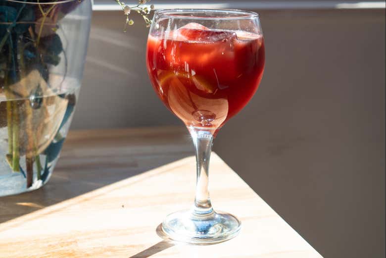 A sangria é uma bebida refrescante e aromática