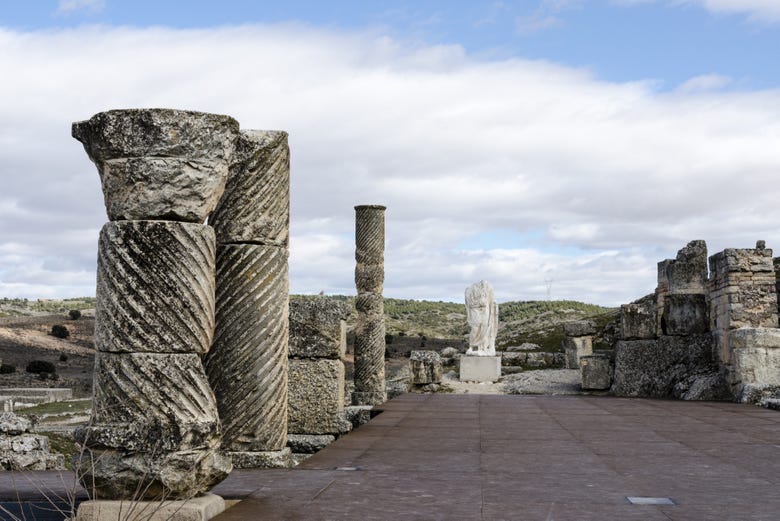 Paseando por las ruinas de Segóbriga