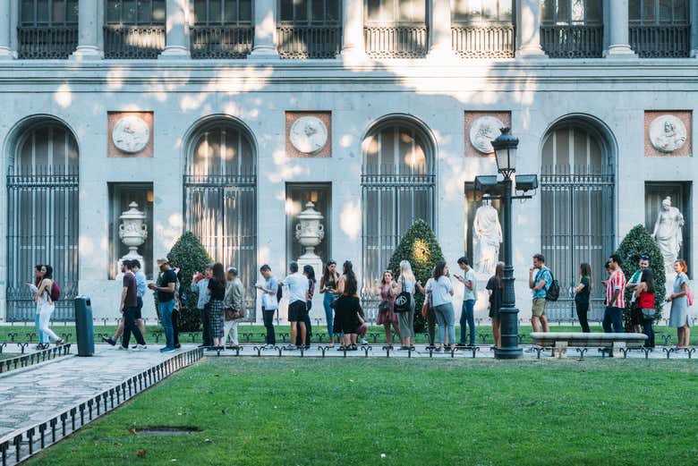 Prestes a iniciar o passeio para famílias no Museu do Prado