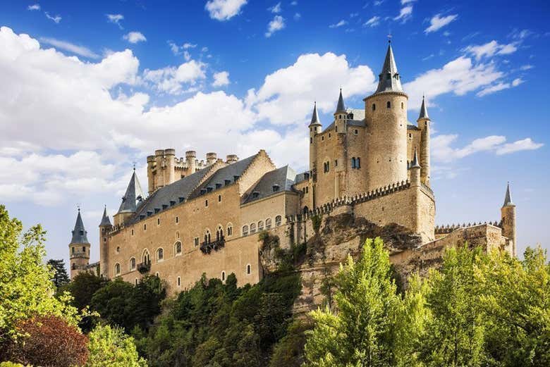 Contemplando el Alcázar de Segovia