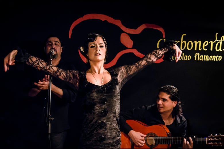 Desfrutando do flamenco no tablado Las Carboneras