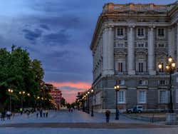 Entardecer na Plaza de Oriente