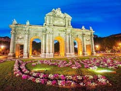 Puerta de Alcalá illuminata