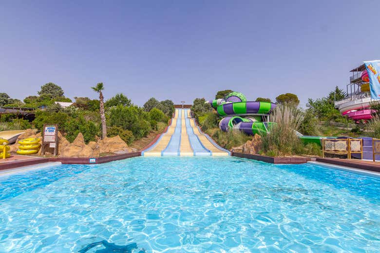 Toboganes en Aquopolis Madrid