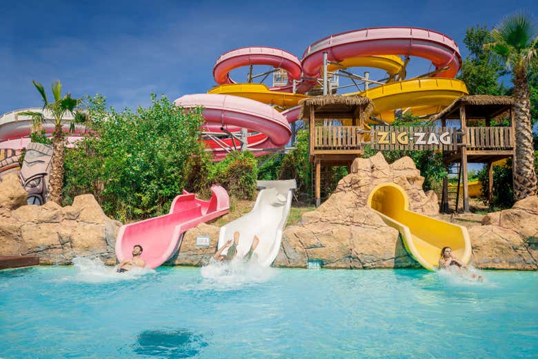 Los toboganes Zig Zag de Aquopolis Madrid
