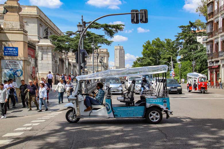 Tuk-tuk dans une rue de Madrid