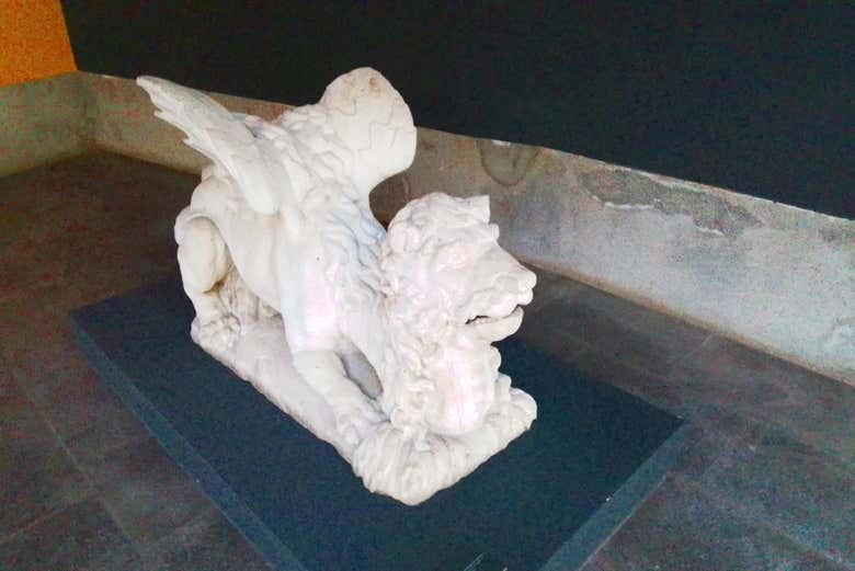 Escultura de un dragón