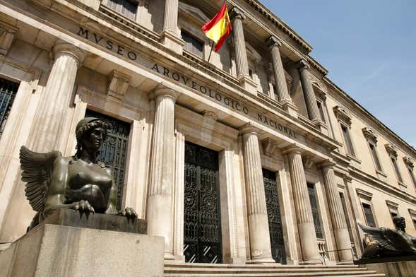 Tour pelas sala da Pré-História ou Egito do Museu Arqueológico