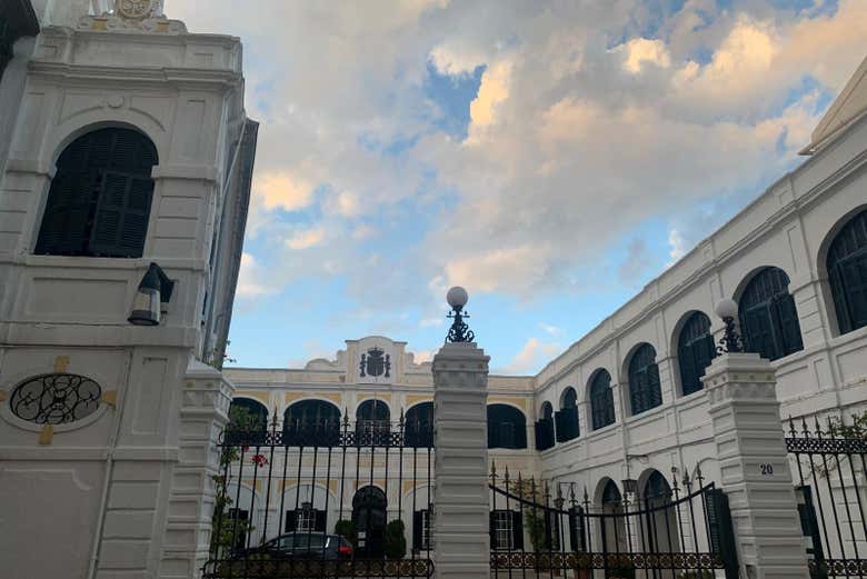 Learn about the impact of British rule in Mahón