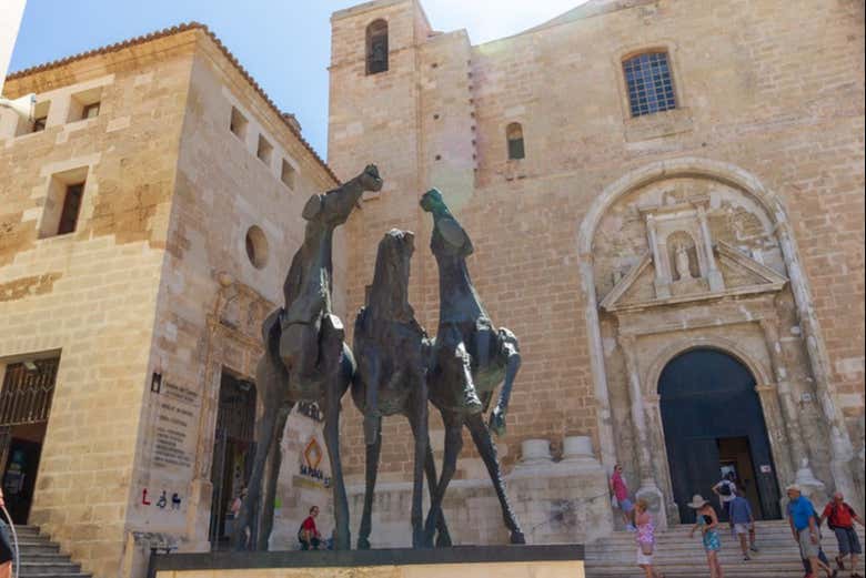 A statue of three horses in Mahón