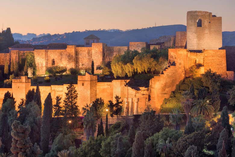 Alcazaba de Málaga iluminada