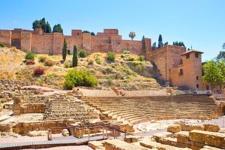 Teatro con la alcazaba de Málaga de fondo