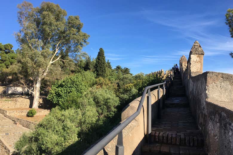 Uno de los paseos de ronda del castillo de Gibralfaro