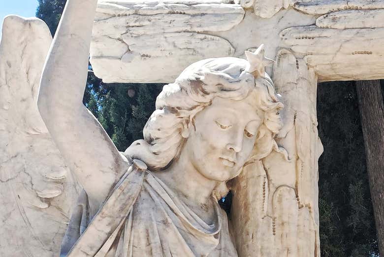 See beautiful sculptures