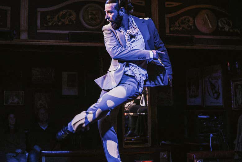 Un bailaor del espectáculo flamenco en Málaga
