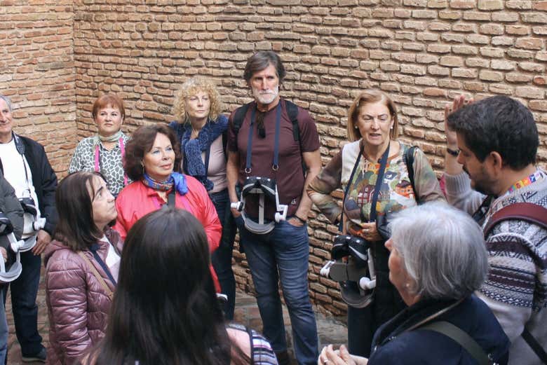 Escuchando las explicaciones del guía