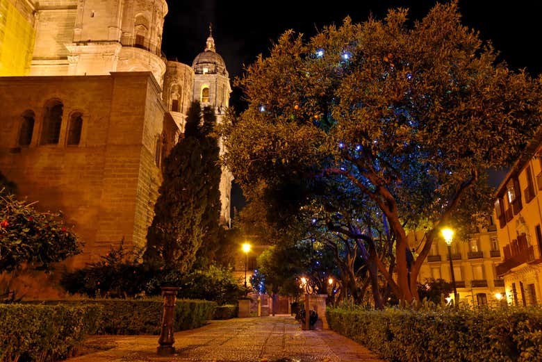 Una strada di Malaga di sera