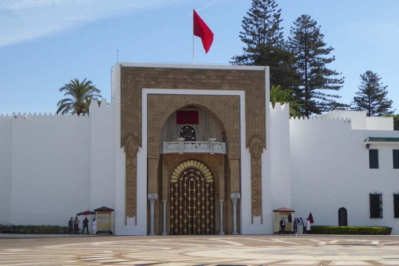 Admiring the façade of the Royal Palace of Tétouan
