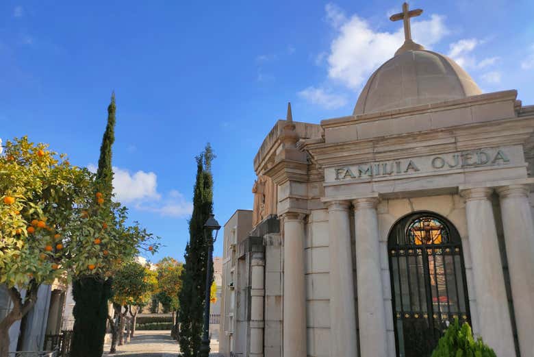 Panteón de la familia Ojeda en el cementerio de Málaga