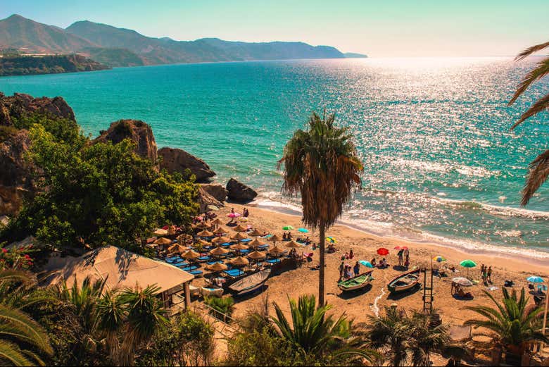 Las idílicas playas de aguas turquesas en Nerja