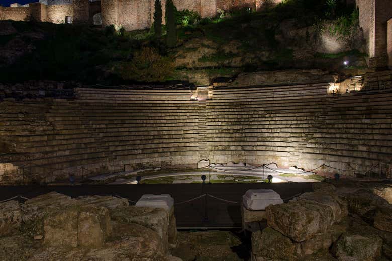 Teatro romano illuminato