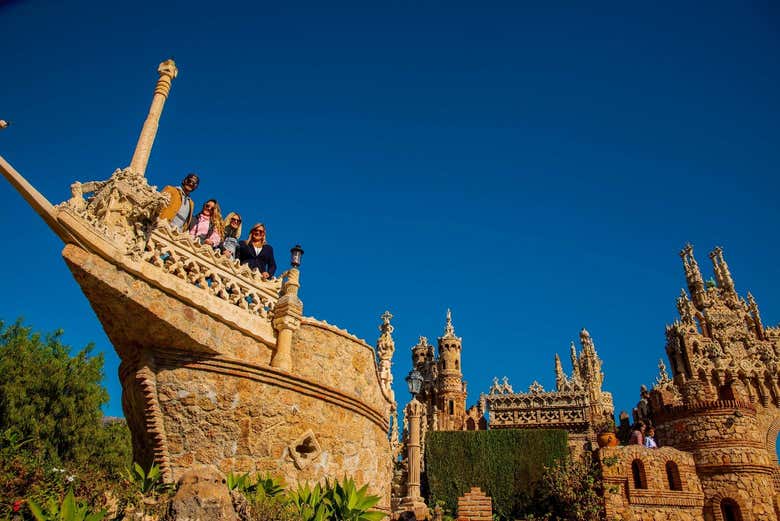 Disfrutando de la visita por el castillo de Colomares