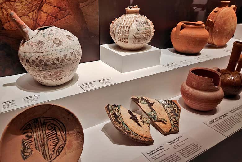 El museo alberga una destacada colección de vasijas