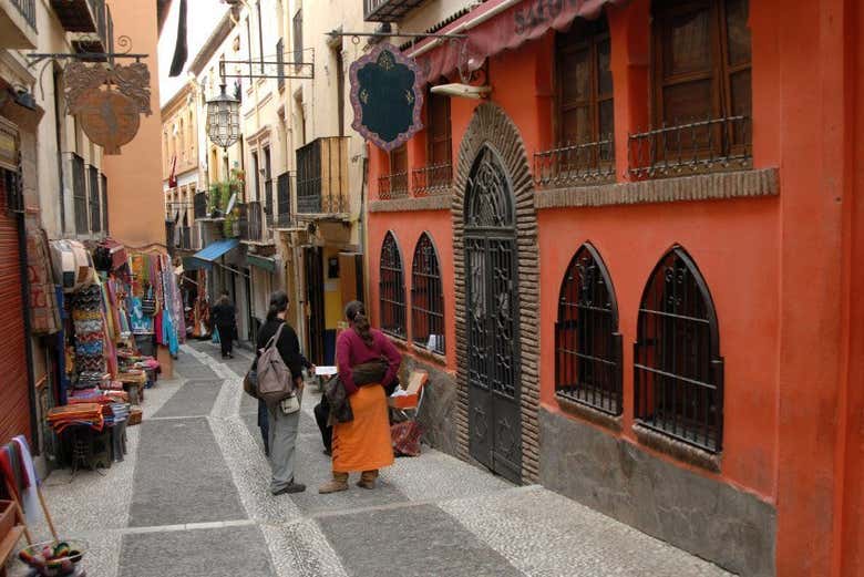 Exploring the Moorish district of Albaicín