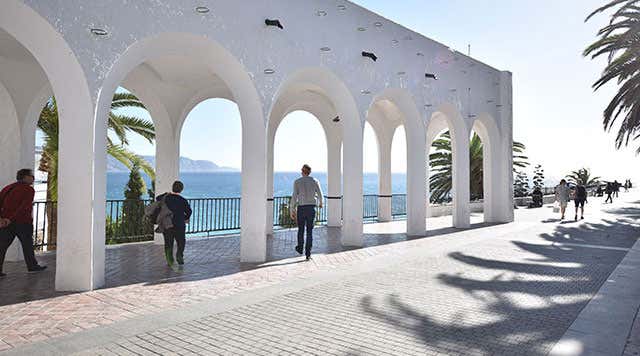 Nerja, atracciones, guía turística, playas, mapa, alojamiento