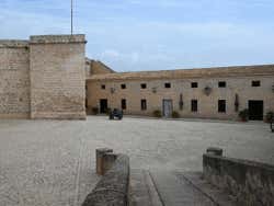 Patio del Castillo de San Carlos
