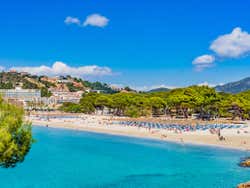 Playa de Santa Ponsa en verano