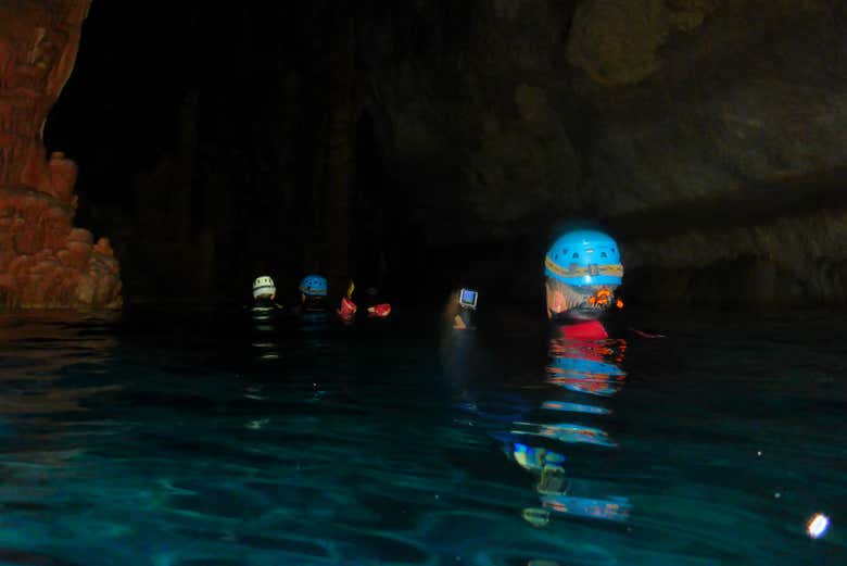 Adentrándonos en las profundidades de la cueva