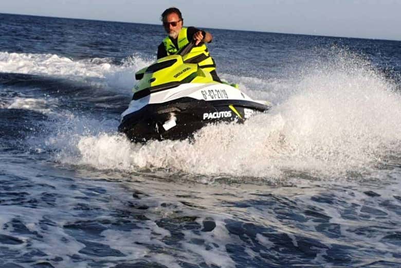 Jet skis na costa de Sabinillas