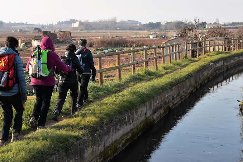 Seguindo o curso do canal medieval