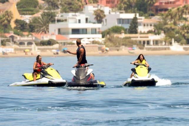 Following the guide on jet skis