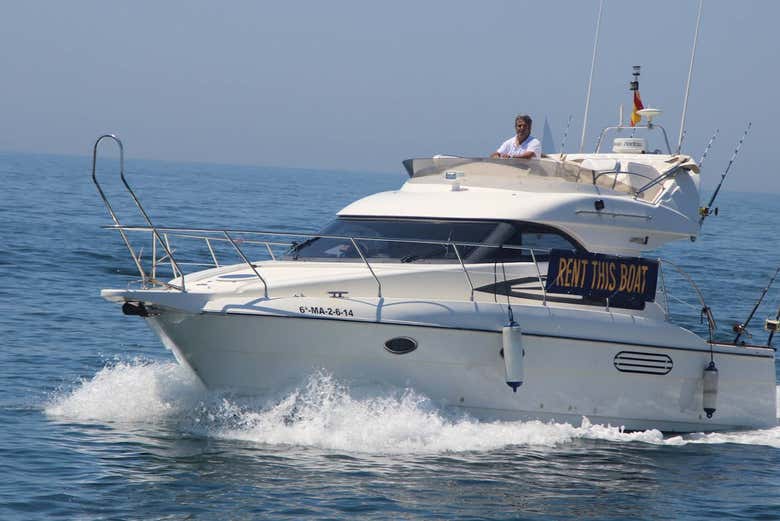 The yacht cruise