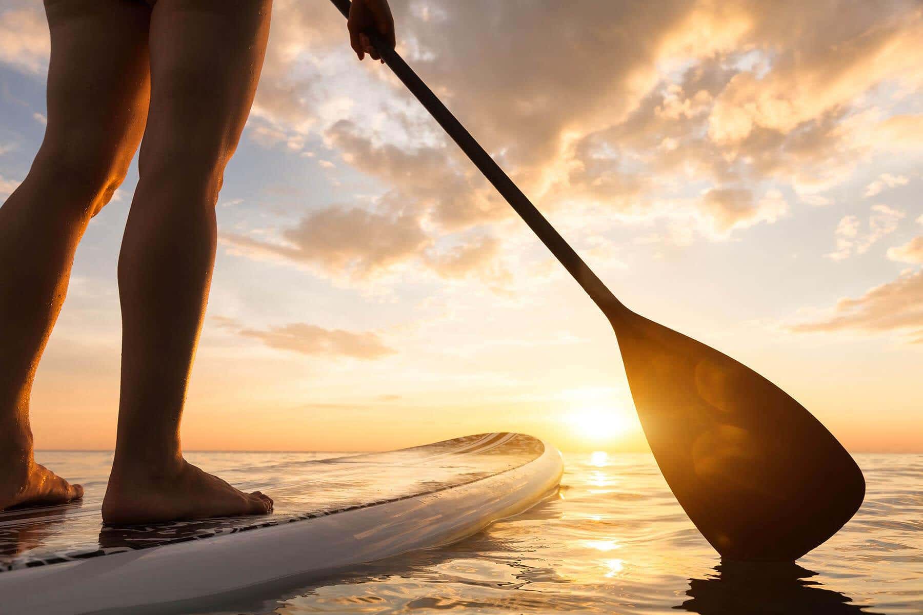 Paddle surf al atardecer