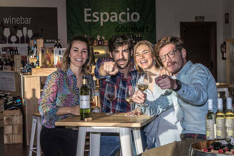 Desfrutando da degustação de vinhos