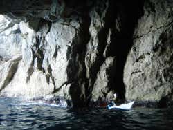 Kayak dans la grotte des Anglais