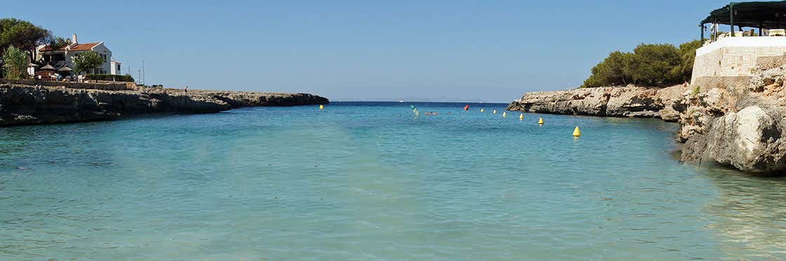 Cala Blanca - Une des plages les plus fréquentées de Minorque