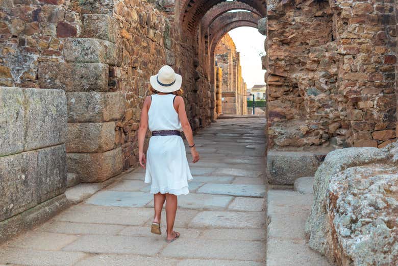 Descubriendo los vestigios del teatro romano